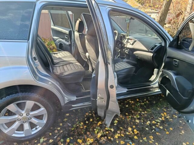 Мицубиси Аутлендер 2009 в Новгород-Северском на Automoto.ua Серый Мицубиси Аутлендер, объемом двигателя 2.2 л и пробегом 242 тыс. км за 11700 $, фото 9 на Automoto.ua