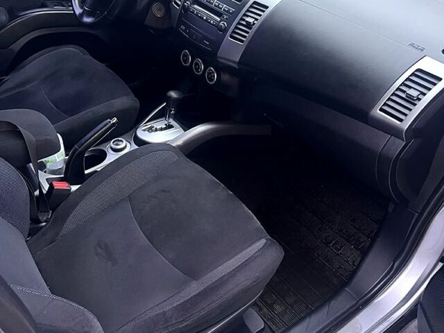 Мицубиси Аутлендер 2009 в Полтаве на Automoto.ua Серый Мицубиси Аутлендер, объемом двигателя 2.4 л и пробегом 223 тыс. км за 8600 $, фото 9 на Automoto.ua