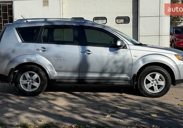 Серый Мицубиси Аутлендер, объемом двигателя 2.36 л и пробегом 45 тыс. км за 9500 $, фото 6 на Automoto.ua