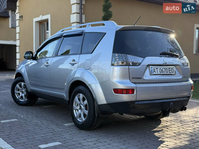 Серый Мицубиси Аутлендер, объемом двигателя 2 л и пробегом 268 тыс. км за 8950 $, фото 8 на Automoto.ua