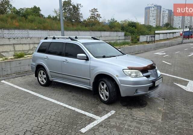 Міцубісі Аутлендер 2009 у Києві на Automoto.ua Сірий Міцубісі Аутлендер, об'ємом двигуна 2.38 л та пробігом 274 тис. км за 7200 $, фото 5 на Automoto.ua