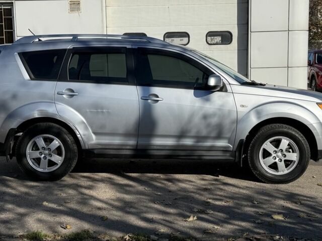 Серый Мицубиси Аутлендер, объемом двигателя 2.4 л и пробегом 43 тыс. км за 9500 $, фото 2 на Automoto.ua