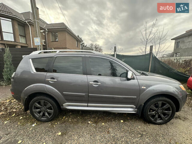 Серый Мицубиси Аутлендер, объемом двигателя 3 л и пробегом 279 тыс. км за 11300 $, фото 4 на Automoto.ua