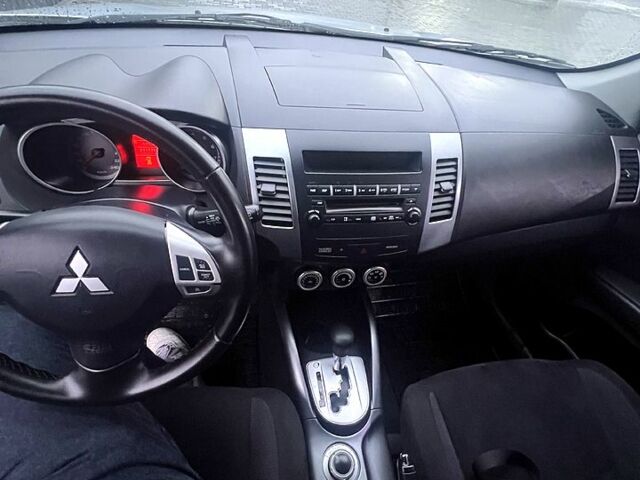 Серый Мицубиси Аутлендер, объемом двигателя 2.4 л и пробегом 241 тыс. км за 8200 $, фото 11 на Automoto.ua