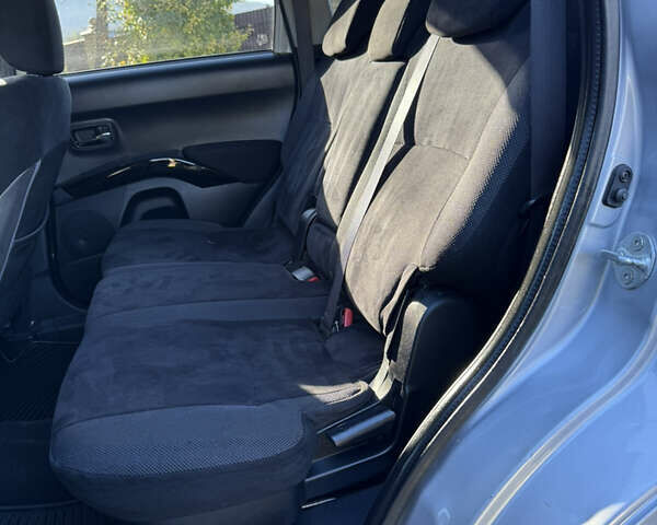 Серый Мицубиси Аутлендер, объемом двигателя 2 л и пробегом 268 тыс. км за 8950 $, фото 23 на Automoto.ua