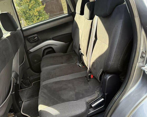 Серый Мицубиси Аутлендер, объемом двигателя 1.97 л и пробегом 242 тыс. км за 8999 $, фото 14 на Automoto.ua