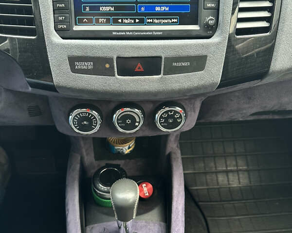Серый Мицубиси Аутлендер, объемом двигателя 3 л и пробегом 279 тыс. км за 11300 $, фото 10 на Automoto.ua