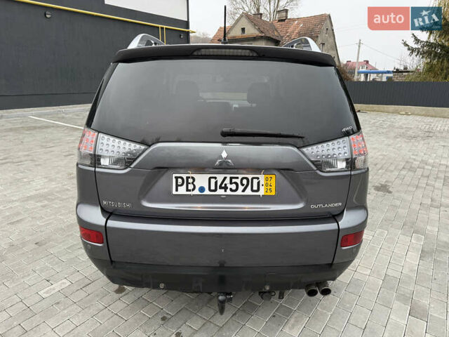 Серый Мицубиси Аутлендер, объемом двигателя 2.2 л и пробегом 162 тыс. км за 10000 $, фото 3 на Automoto.ua