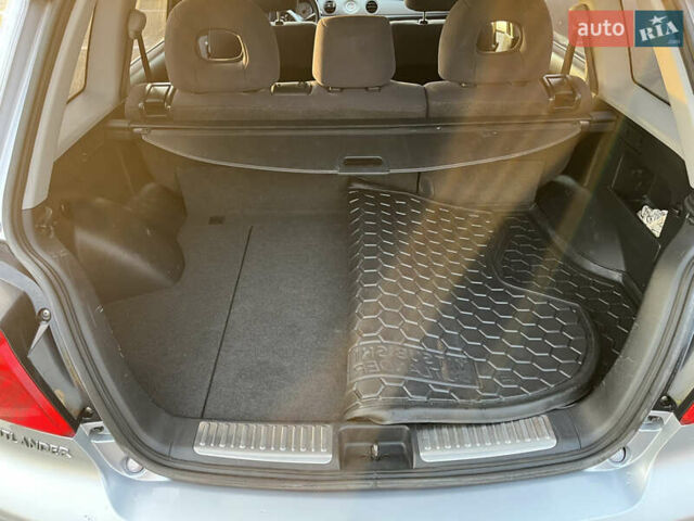 Серый Мицубиси Аутлендер, объемом двигателя 2 л и пробегом 138 тыс. км за 7000 $, фото 12 на Automoto.ua