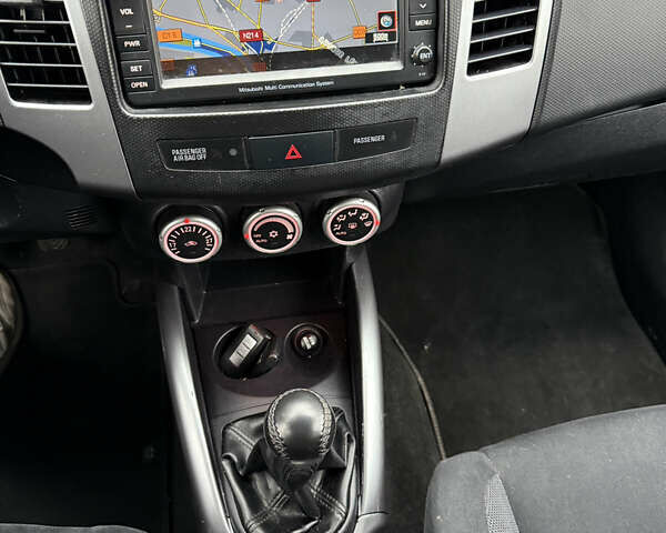 Серый Мицубиси Аутлендер, объемом двигателя 2.2 л и пробегом 162 тыс. км за 10000 $, фото 32 на Automoto.ua