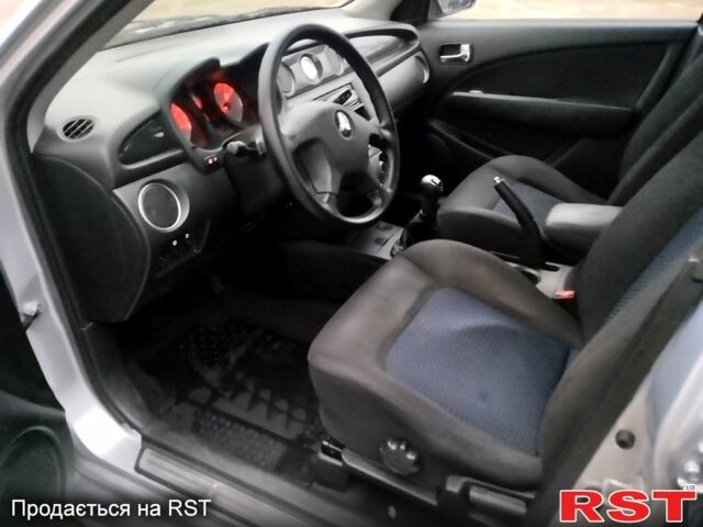 Серый Мицубиси Аутлендер, объемом двигателя 2 л и пробегом 198 тыс. км за 7700 $, фото 6 на Automoto.ua