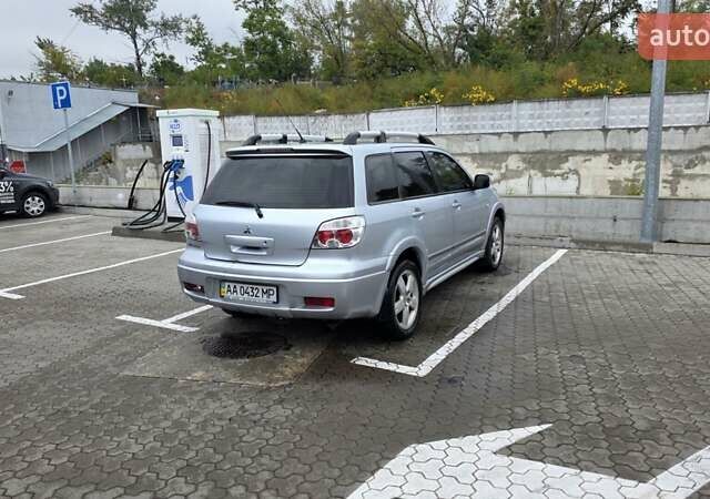 Міцубісі Аутлендер 2009 у Києві на Automoto.ua Сірий Міцубісі Аутлендер, об'ємом двигуна 2.38 л та пробігом 274 тис. км за 7200 $, фото 3 на Automoto.ua