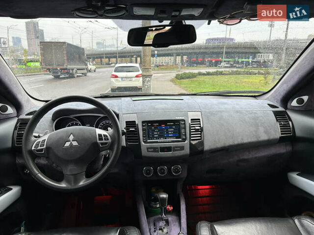 Серый Мицубиси Аутлендер, объемом двигателя 3 л и пробегом 279 тыс. км за 11300 $, фото 9 на Automoto.ua