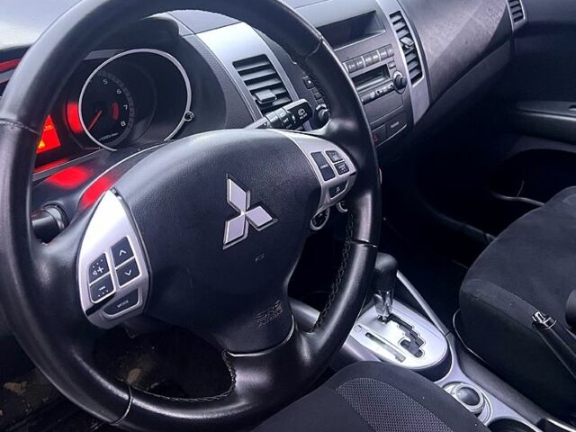 Мицубиси Аутлендер 2009 в Полтаве на Automoto.ua Серый Мицубиси Аутлендер, объемом двигателя 2.4 л и пробегом 223 тыс. км за 8600 $, фото 10 на Automoto.ua