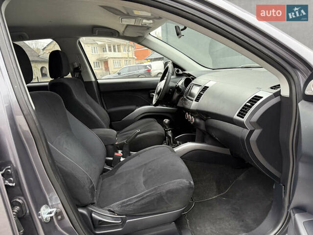 Серый Мицубиси Аутлендер, объемом двигателя 2.2 л и пробегом 162 тыс. км за 10000 $, фото 36 на Automoto.ua