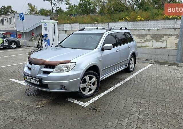 Міцубісі Аутлендер 2009 у Києві на Automoto.ua Сірий Міцубісі Аутлендер, об'ємом двигуна 2.38 л та пробігом 274 тис. км за 7200 $, фото 6 на Automoto.ua