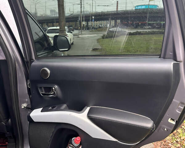 Серый Мицубиси Аутлендер, объемом двигателя 3 л и пробегом 279 тыс. км за 11300 $, фото 16 на Automoto.ua