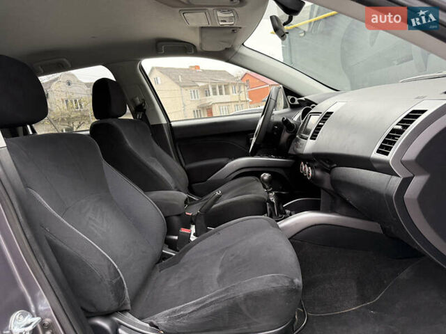 Серый Мицубиси Аутлендер, объемом двигателя 2.2 л и пробегом 162 тыс. км за 10000 $, фото 38 на Automoto.ua