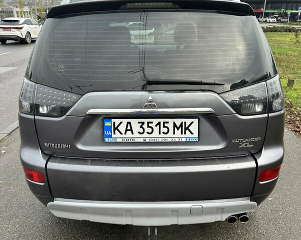 Серый Мицубиси Аутлендер, объемом двигателя 3 л и пробегом 279 тыс. км за 11300 $, фото 14 на Automoto.ua