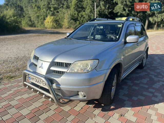 Сірий Міцубісі Аутлендер, об'ємом двигуна 2 л та пробігом 340 тис. км за 6800 $, фото 10 на Automoto.ua