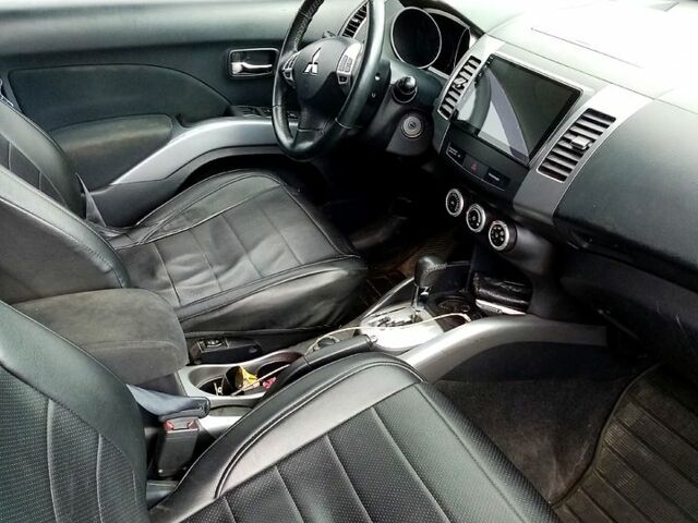 Серый Мицубиси Аутлендер, объемом двигателя 2.4 л и пробегом 307 тыс. км за 9200 $, фото 2 на Automoto.ua