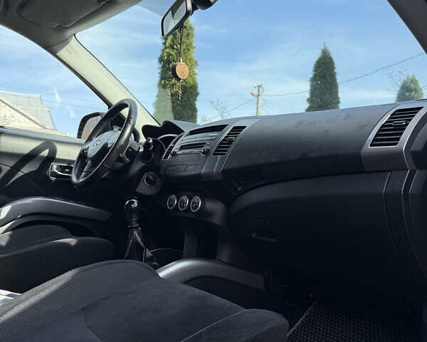 Серый Мицубиси Аутлендер, объемом двигателя 1.97 л и пробегом 242 тыс. км за 8999 $, фото 10 на Automoto.ua