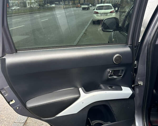 Серый Мицубиси Аутлендер, объемом двигателя 3 л и пробегом 279 тыс. км за 11300 $, фото 29 на Automoto.ua