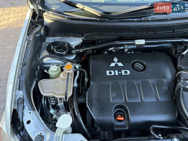 Серый Мицубиси Аутлендер, объемом двигателя 2 л и пробегом 268 тыс. км за 8950 $, фото 40 на Automoto.ua