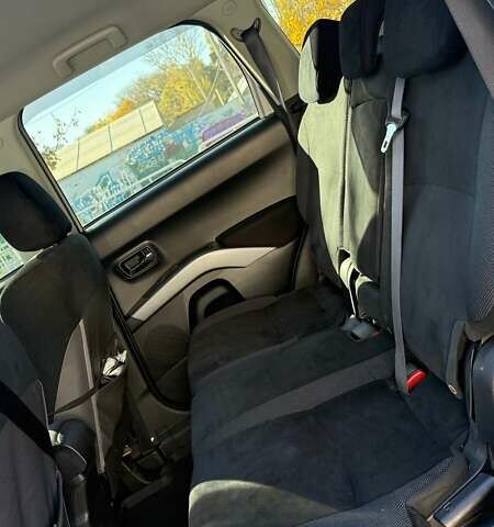 Серый Мицубиси Аутлендер, объемом двигателя 2.36 л и пробегом 45 тыс. км за 9500 $, фото 8 на Automoto.ua