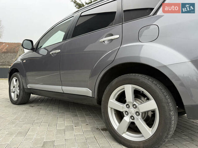 Серый Мицубиси Аутлендер, объемом двигателя 2.2 л и пробегом 162 тыс. км за 10000 $, фото 12 на Automoto.ua