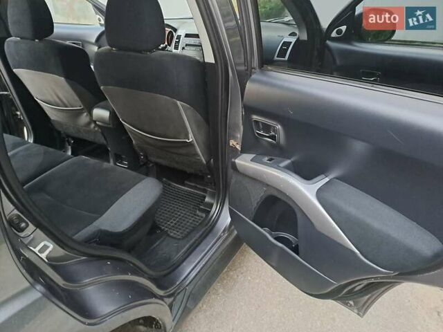 Серый Мицубиси Аутлендер, объемом двигателя 2 л и пробегом 275 тыс. км за 8000 $, фото 24 на Automoto.ua