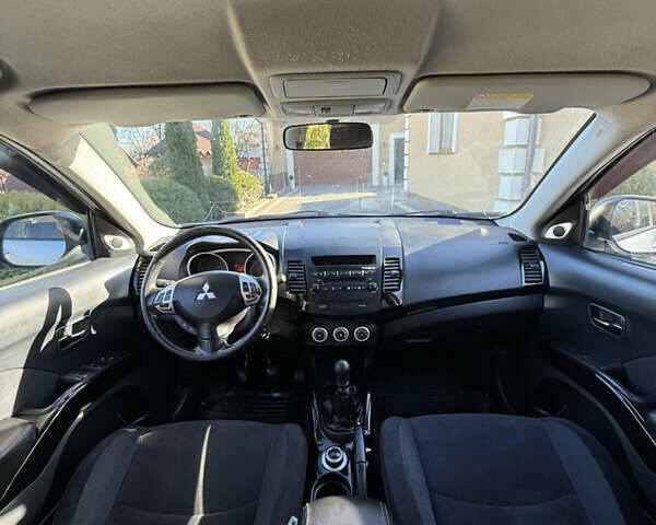 Серый Мицубиси Аутлендер, объемом двигателя 2 л и пробегом 268 тыс. км за 8950 $, фото 1 на Automoto.ua