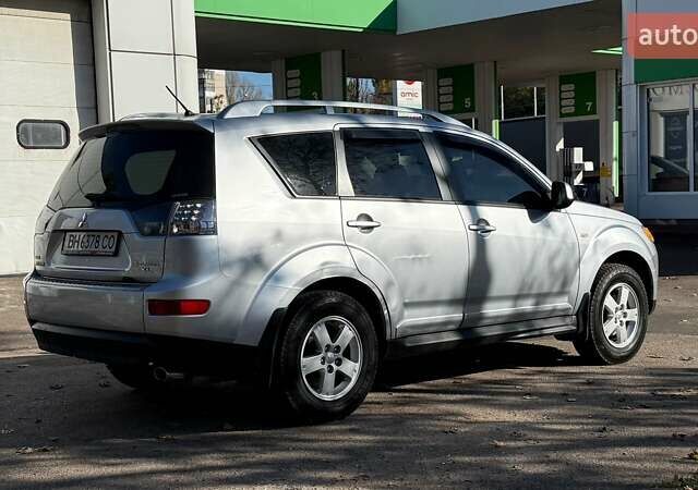 Серый Мицубиси Аутлендер, объемом двигателя 2.36 л и пробегом 45 тыс. км за 9500 $, фото 4 на Automoto.ua
