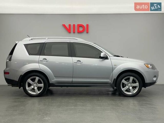 Сірий Міцубісі Аутлендер, об'ємом двигуна 2.4 л та пробігом 74 тис. км за 10676 $, фото 3 на Automoto.ua