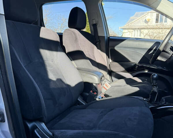 Серый Мицубиси Аутлендер, объемом двигателя 2 л и пробегом 268 тыс. км за 8950 $, фото 36 на Automoto.ua