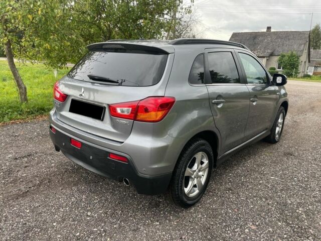 Серый Мицубиси Аутлендер, объемом двигателя 2 л и пробегом 180 тыс. км за 5313 $, фото 3 на Automoto.ua