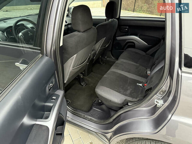 Серый Мицубиси Аутлендер, объемом двигателя 2.2 л и пробегом 162 тыс. км за 10000 $, фото 43 на Automoto.ua