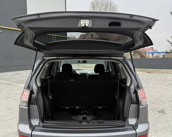 Серый Мицубиси Аутлендер, объемом двигателя 2.2 л и пробегом 162 тыс. км за 10000 $, фото 46 на Automoto.ua