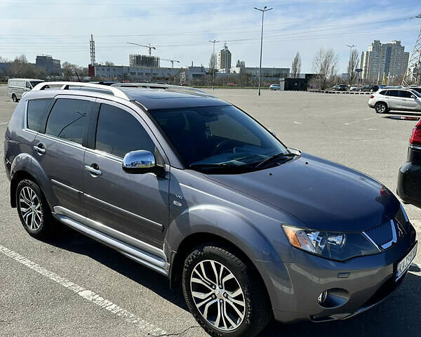 Серый Мицубиси Аутлендер, объемом двигателя 3 л и пробегом 279 тыс. км за 11300 $, фото 32 на Automoto.ua