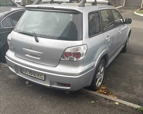 Сірий Міцубісі Аутлендер, об'ємом двигуна 2 л та пробігом 199 тис. км за 7600 $, фото 6 на Automoto.ua