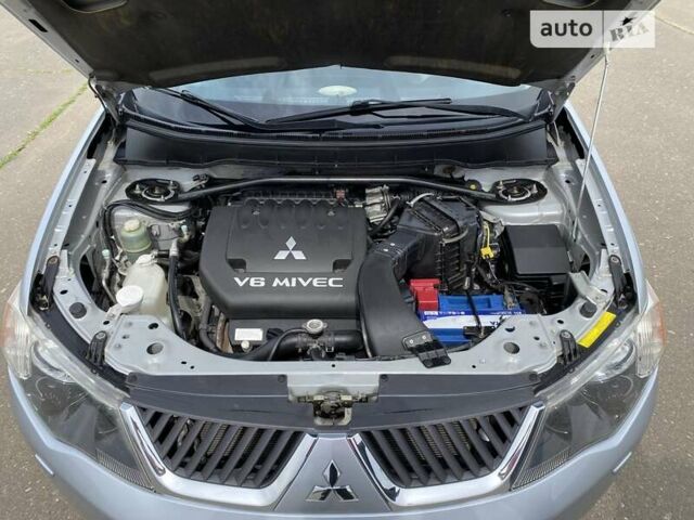 Сірий Міцубісі Аутлендер, об'ємом двигуна 3 л та пробігом 158 тис. км за 11700 $, фото 31 на Automoto.ua