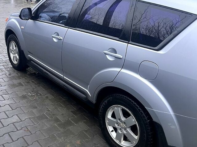 Серый Мицубиси Аутлендер, объемом двигателя 2.4 л и пробегом 241 тыс. км за 8200 $, фото 3 на Automoto.ua