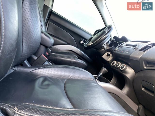 Сірий Міцубісі Аутлендер, об'ємом двигуна 3 л та пробігом 177 тис. км за 8900 $, фото 18 на Automoto.ua