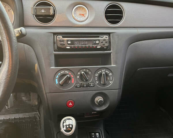 Серый Мицубиси Аутлендер, объемом двигателя 2 л и пробегом 138 тыс. км за 7000 $, фото 23 на Automoto.ua