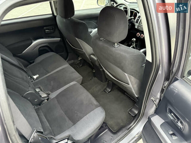 Серый Мицубиси Аутлендер, объемом двигателя 2.2 л и пробегом 162 тыс. км за 10000 $, фото 41 на Automoto.ua