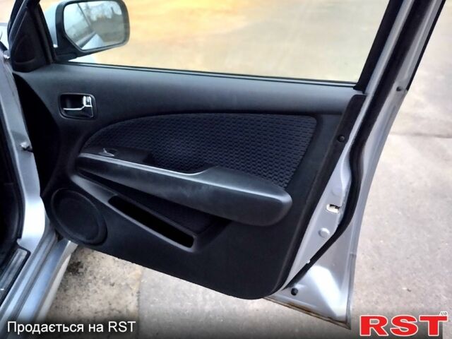 Серый Мицубиси Аутлендер, объемом двигателя 2 л и пробегом 198 тыс. км за 7700 $, фото 11 на Automoto.ua