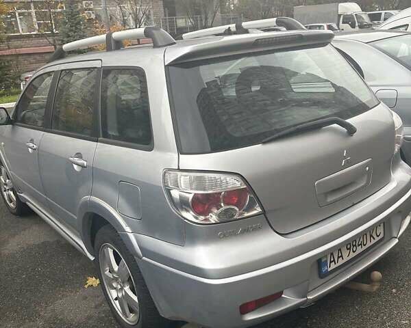 Сірий Міцубісі Аутлендер, об'ємом двигуна 2 л та пробігом 199 тис. км за 7600 $, фото 7 на Automoto.ua