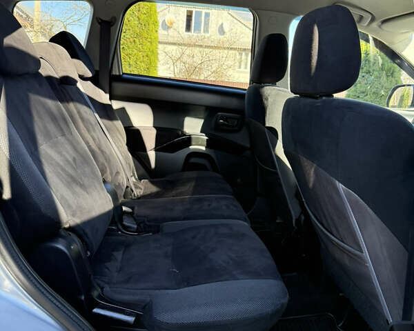 Серый Мицубиси Аутлендер, объемом двигателя 2 л и пробегом 268 тыс. км за 8950 $, фото 32 на Automoto.ua