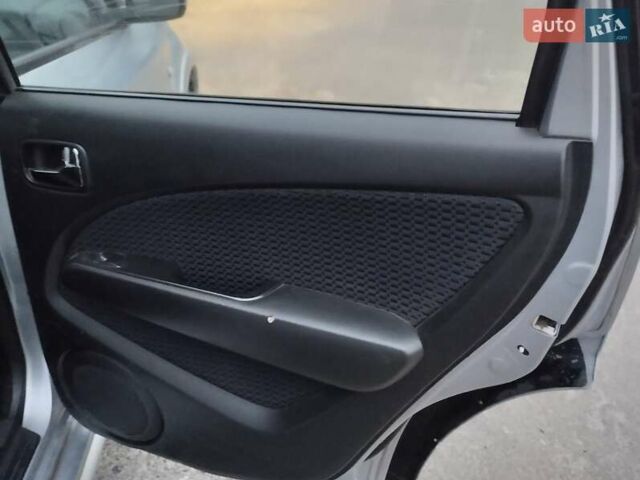 Сірий Міцубісі Аутлендер, об'ємом двигуна 2 л та пробігом 199 тис. км за 7600 $, фото 13 на Automoto.ua