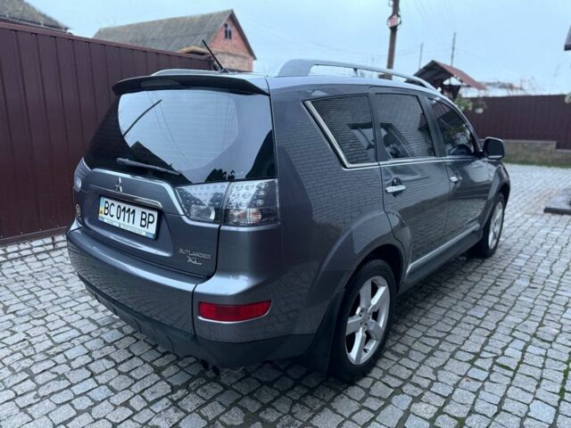 Серый Мицубиси Аутлендер, объемом двигателя 3 л и пробегом 132 тыс. км за 9600 $, фото 3 на Automoto.ua